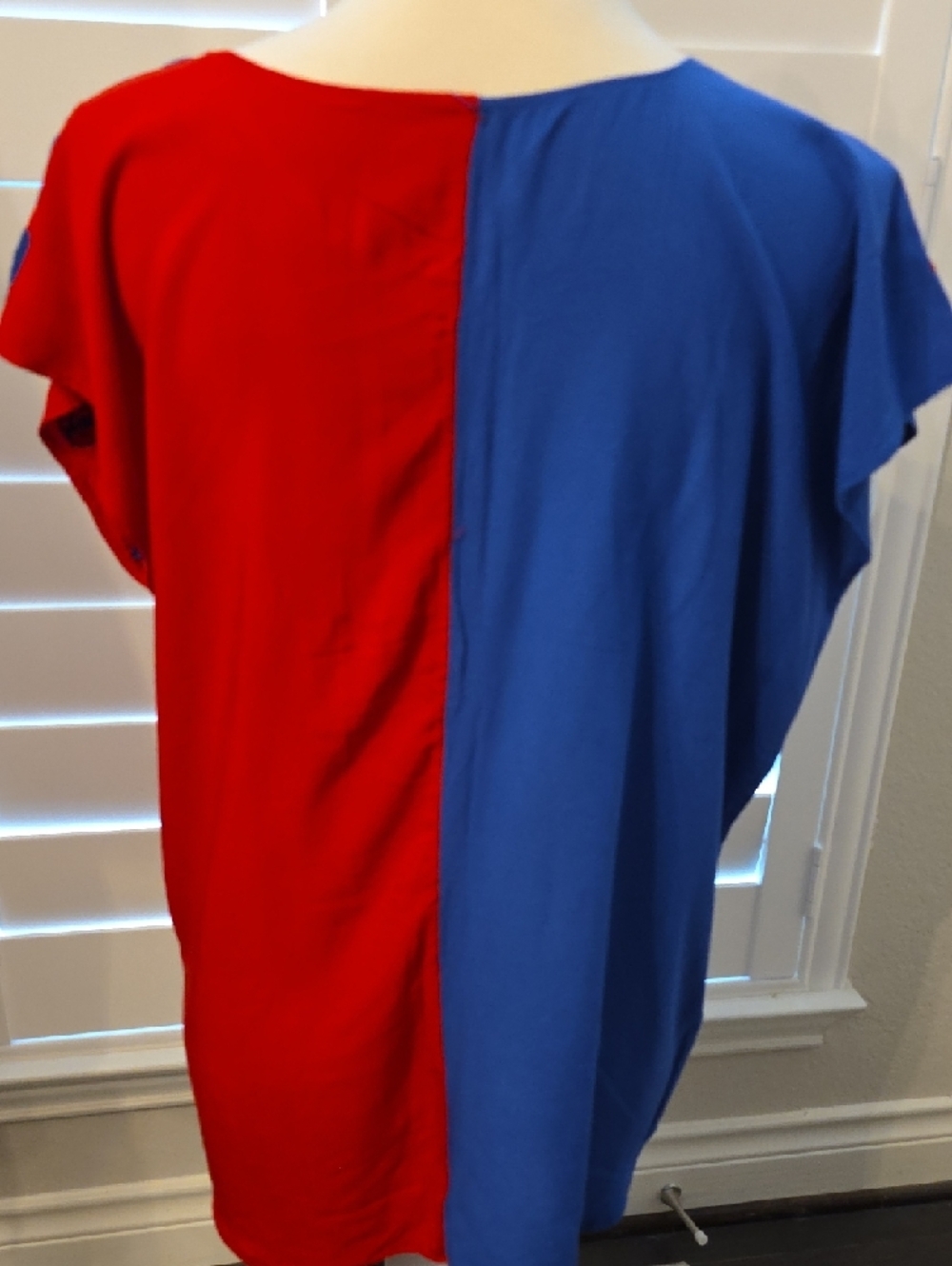 Colorblock Floral V-Neck Tunic Top - Blue & Red - Picture 14 of 16
